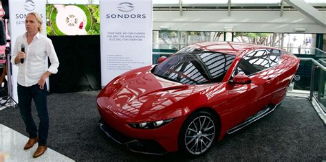 Sondors' crowdsourced, 3-wheeled, $10,000 EV debuts at the LA Auto Show ...