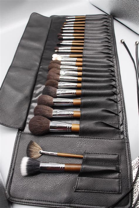 Custom Makeup Brushes 25pcs Wooden Handle Vegan Make Up Brushes Set - Buy Logo Makeup Brushes ...