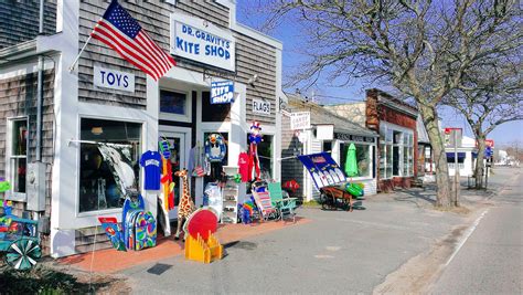 Strolling Downtown Harwich Port - The Platinum Pebble Boutique Inn