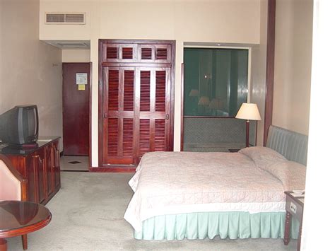 Accommodation Mount Lavinia beach hotel Sri Lanka suites Bayview deluxe ...