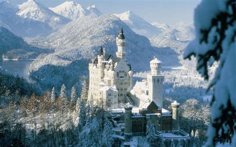 Neuschwanstein_im_Winter Alemania | Neuschwanstein castle, Germany castles, Romantic road germany