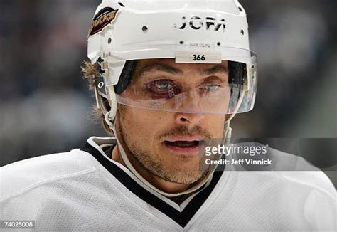 667 Teemu Selanne Stanley Cup Photos & High Res Pictures - Getty Images