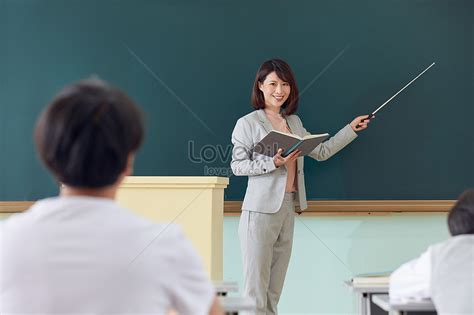 Female Teacher Teaching Image Picture And HD Photos | Free Download On ...