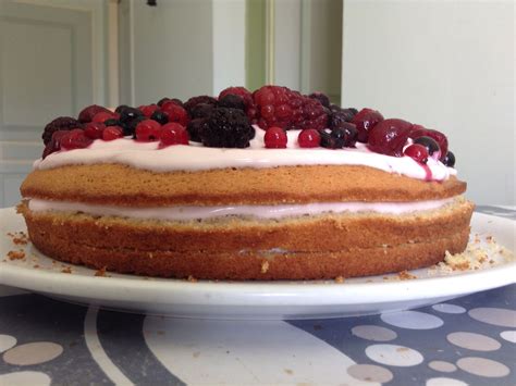 Génoise aux fruits rouges : Recette de Génoise aux fruits rouges - Marmiton