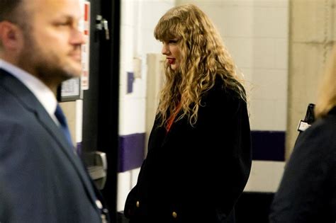 Taylor Swift Attends Travis Kelce’s Chiefs vs. Ravens Playoff Game | Us Weekly