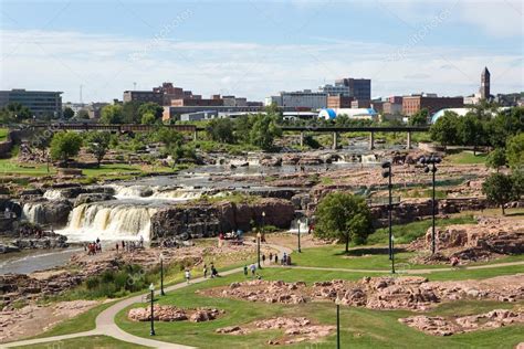 Sioux Falls Park South Dakota Skyline – Stock Editorial Photo © sframe ...