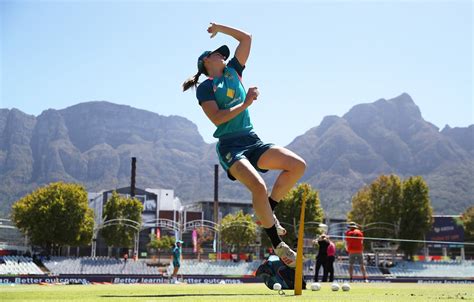 Ellyse Perry in practice before the semi-final | ESPNcricinfo.com