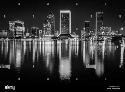 Jacksonville skyline at night Black and White Stock Photos & Images - Alamy