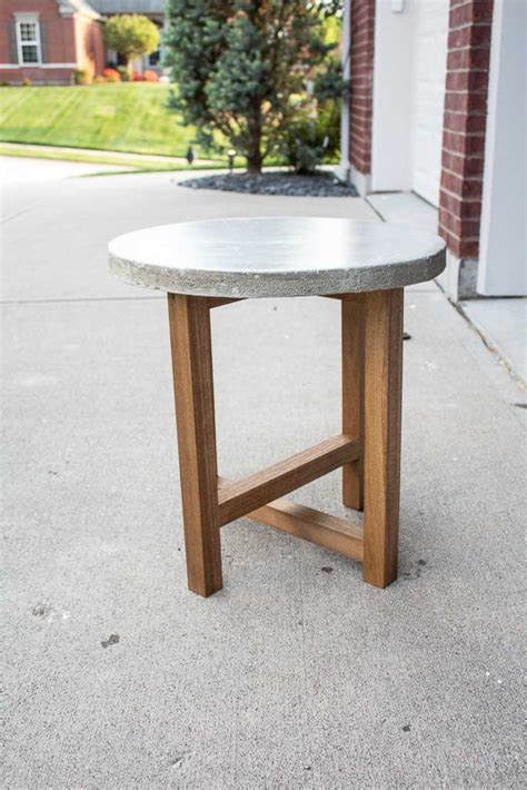 Easy DIY Outdoor Concrete Table ~ The Lived-In Look