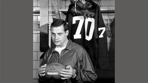 Hard-Hitting Hall of Fame Linebacker Sam Huff Dies at 87