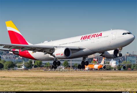 EC-MMG - Iberia Airbus A330-200 at Madrid - Barajas | Photo ID 958824 ...