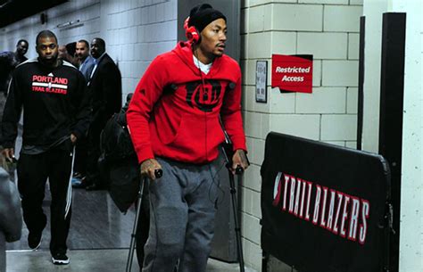 No Behavior: Twitter Disses Derrick Rose for Getting Injured Again | Complex