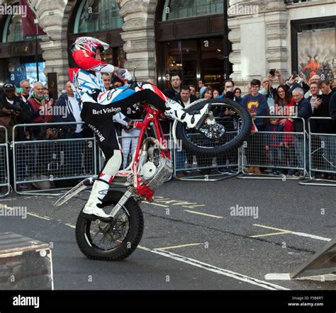 Motorcycle stunt hi-res stock photography and images - Alamy