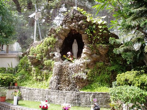 File:Our Lady of Lourdes in Rosary Church P7020030.JPG - Wikimedia Commons