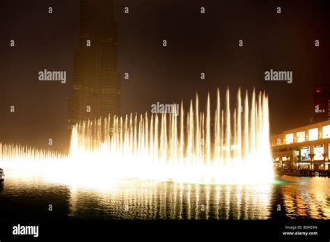 Fountain in Lake Dubai at Downtown Dubai, Dubai, United Arab Emirates ...