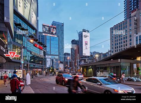 Yonge Dundas Square Toronto Stock Photo - Alamy