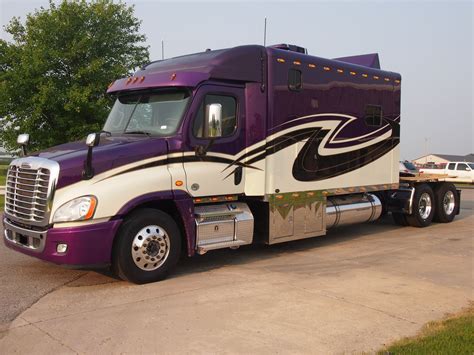 custom freightliner cascadia interior - Garnet Teague