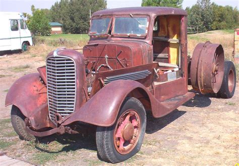 1935 Diamond T Model 220 Deluxe Cab 1 1/2 Ton Truck For Sale