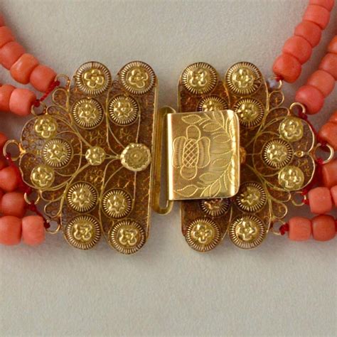 Antique coral necklace | ArtListings