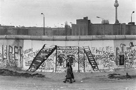 60 years ago, the Berlin Wall went up – Blazing Cat Fur