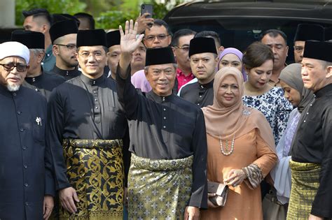 Malaysia's new PM delays Parliament, and no-confidence vote