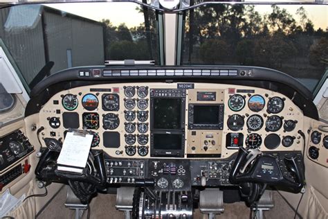 King Air C90 Cockpit : cockpits