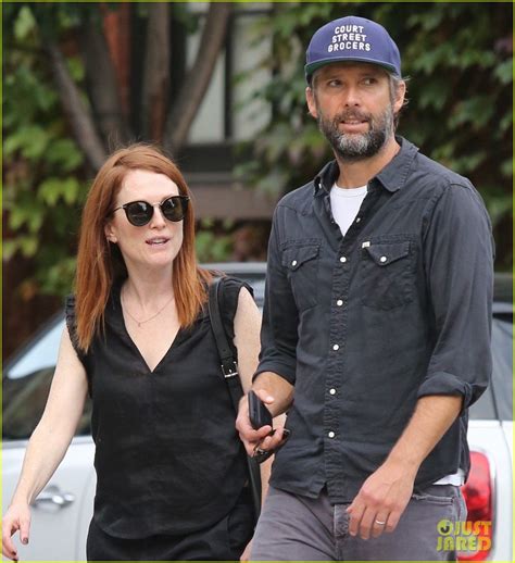 Julianne Moore & Husband Bart Freundlich Enjoy Leisurely NYC Stroll: Photo 3962316 | Bart ...