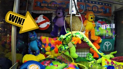 Claw Machine GIANT SIZE PRIZE WINS: Kids Winning X-Large Plush Toys On The Big One Skill Crane ...