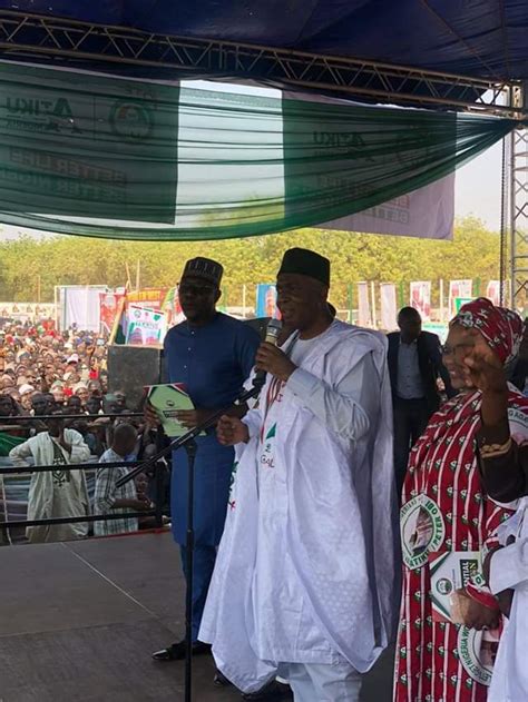 Teeming crowd receive Atiku, PDP for their campaign in Kebbi State (Photos) – Bodedolu Reports