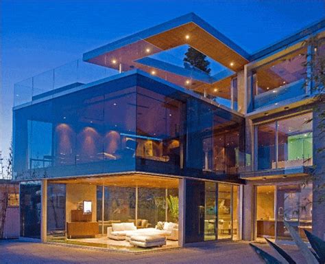 20 Incredibly Stunning Glass House Designs