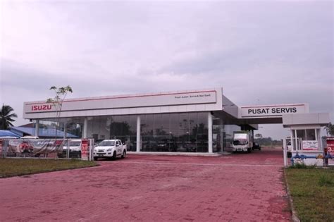 Isuzu Truck Dealers Receive Top Certification | Bigwheels.my