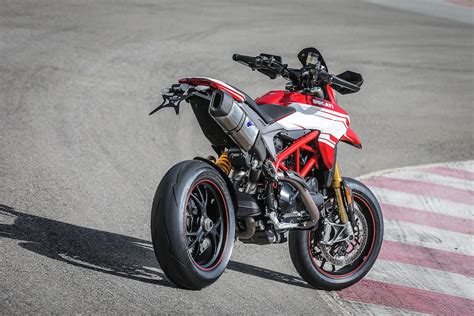 Ducati Hypermotard 939 SP motortest: review + video | Motorfans.nl