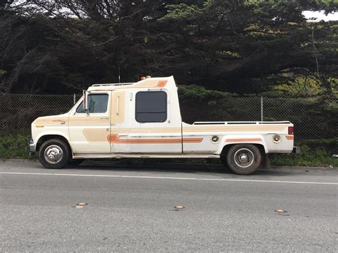 Conversion van + pickup truck ?? : r/mildlyinteresting