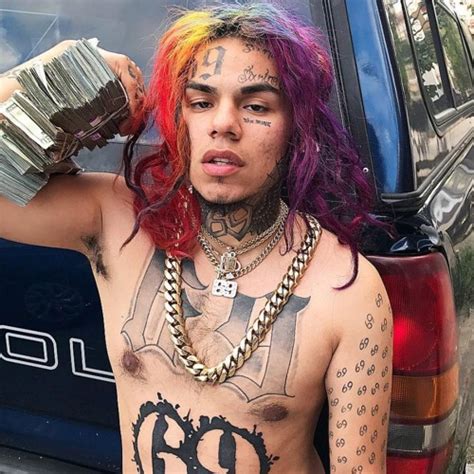 6ix9ine: Freundin, Vermögen, Größe, Tattoo, Herkunft 2024 - Taddlr