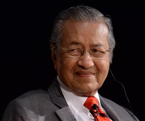 Mahathir Mohamad Biography - Facts, Childhood, Family Life & Achievements