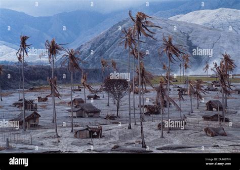 Pinatubo 1991 eruption hi-res stock photography and images - Alamy