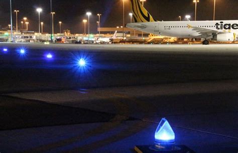 Airport Taxiway Lights | Solar Taxiway Edge Lights - Avlite Systems