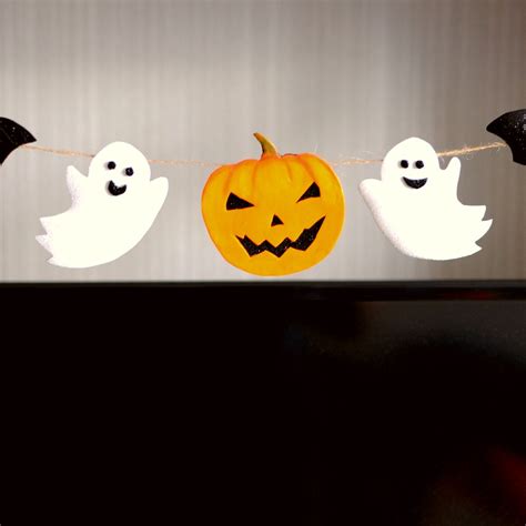 Halloween garland with ghosts and bats. Halloween decoration - Inspire ...