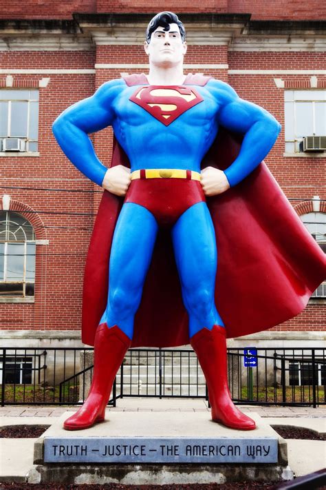 Giant Superman Statue in Metropolis, Illinois | Roadside attractions ...