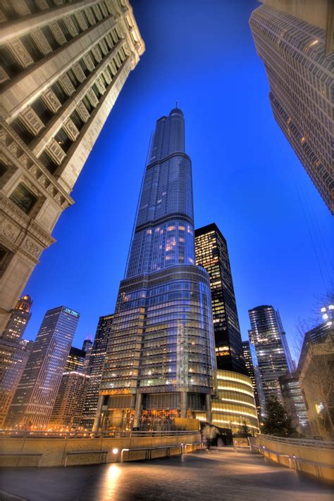 Trump Tower Chicago | HDR creme