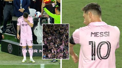 Lionel Messi enters the pitch to an absolute thunderous reaction