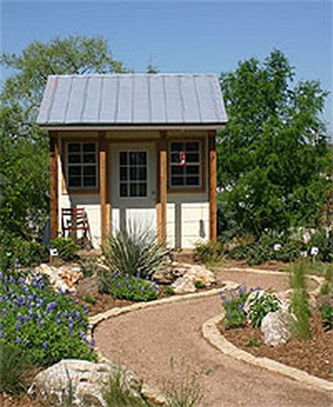 Texas Decoration 44 | Farmhouse landscaping, House landscape, Front yard landscaping