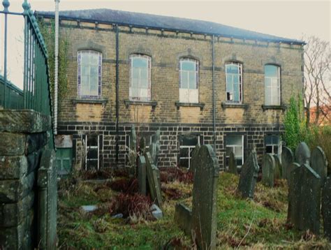 Methodist Sunday School, Heptonstall © Humphrey Bolton cc-by-sa/2.0 :: Geograph Britain and Ireland