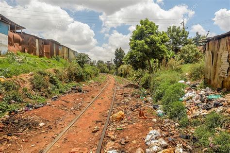 Kibera slum in Nairobi, Kenya. – Stock Editorial Photo © dvrcan #109621934