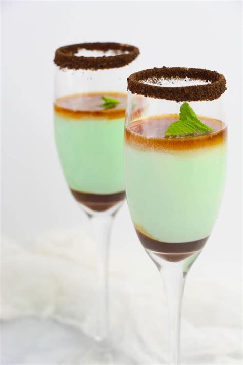 Girl Scout Cookies Cravings | Thin Mint Cocktail | Sandy A La Mode