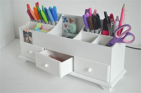 Desk Organising for Stationery Geeks | New Girl in Toon