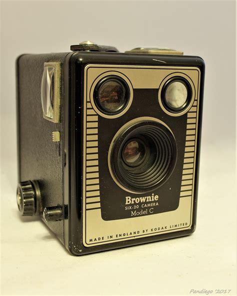 Kodak Six-20 Brownie Model C (c1939) - 620 film camera (UK - Metal body ...