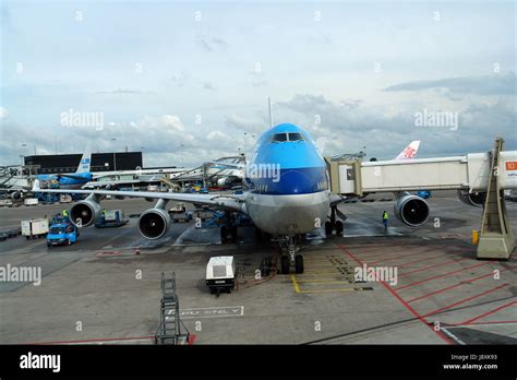 Boeing 747 jumbo KLM airplane cockpit Stock Photo - Alamy