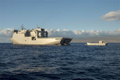 AWW... a USN landing craft-medium prepares to dock with the HMNZS Canterbury (L421) during ...