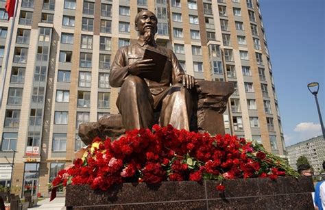 Statue of President Ho Chi Minh inaugurated in St. Petersburg